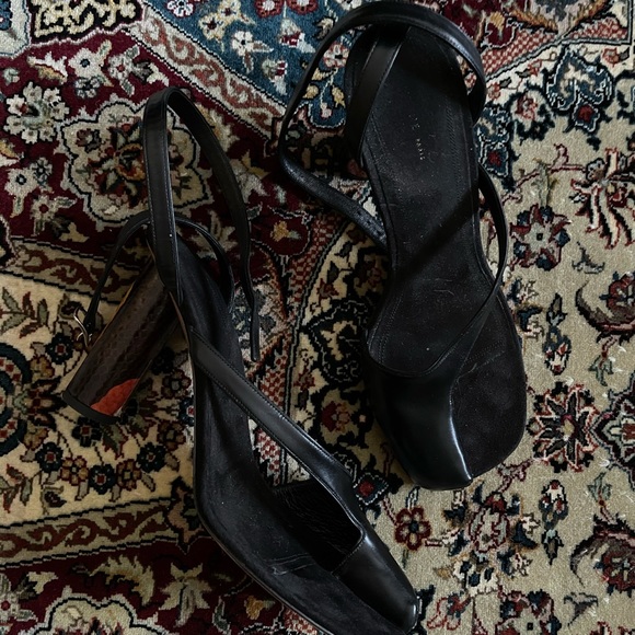 ❌SOLD❌CELINE BLACK PIRATE SANDAL - Picture 3 of 10